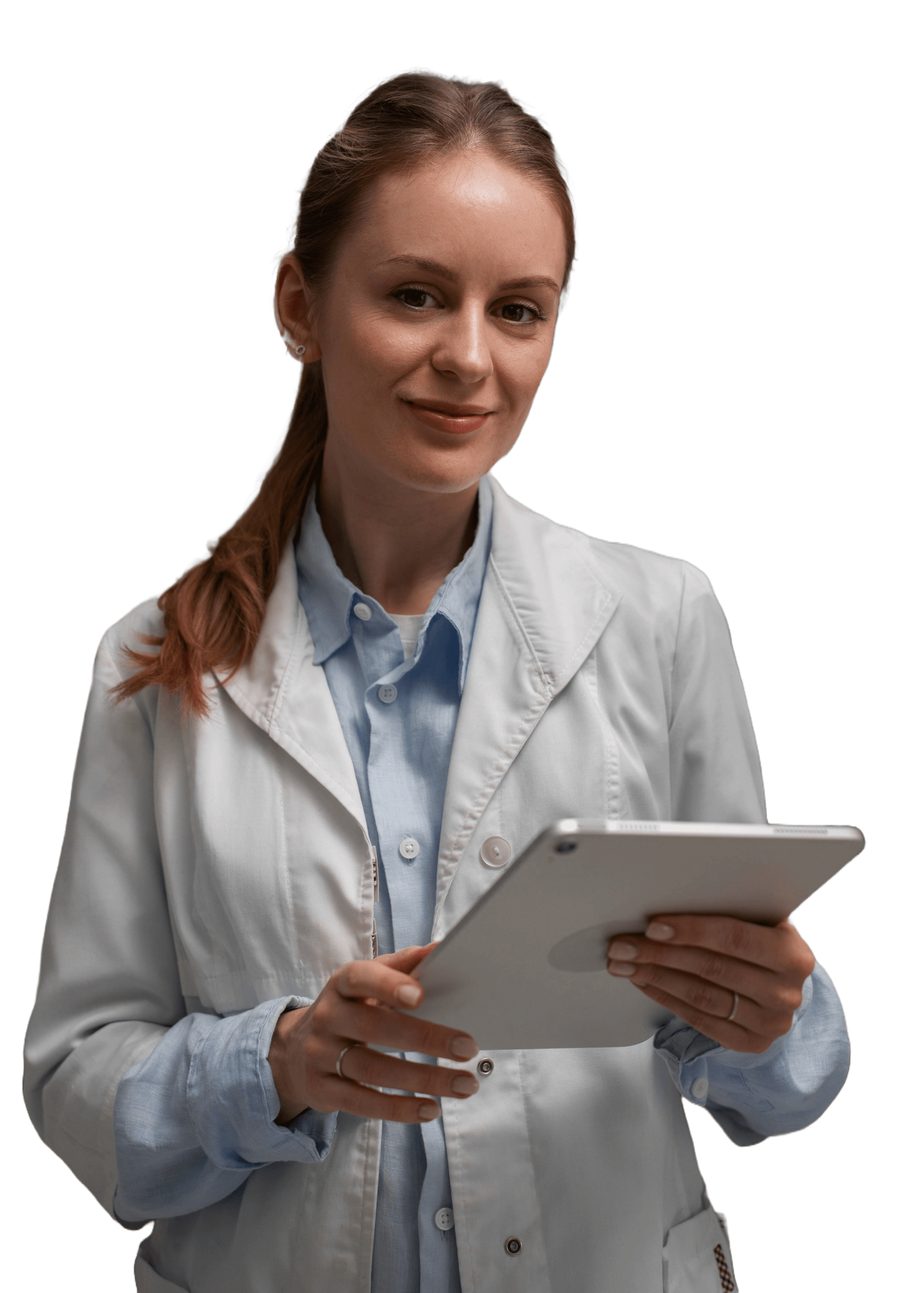 Pharmacienne consultant C-FACT sur sa tablette